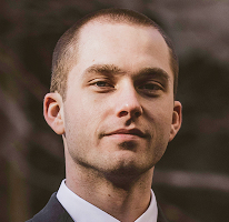 Thomas Whitfield, obchodný analytik a odborník na kryptomenový trh, portrét